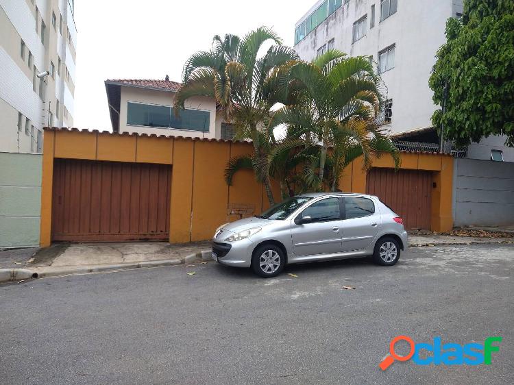 Casa com 5 Quartos à venda !