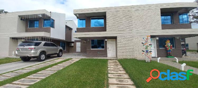 En venta Townhouse Conjunto Casa verde, San Diego Planta