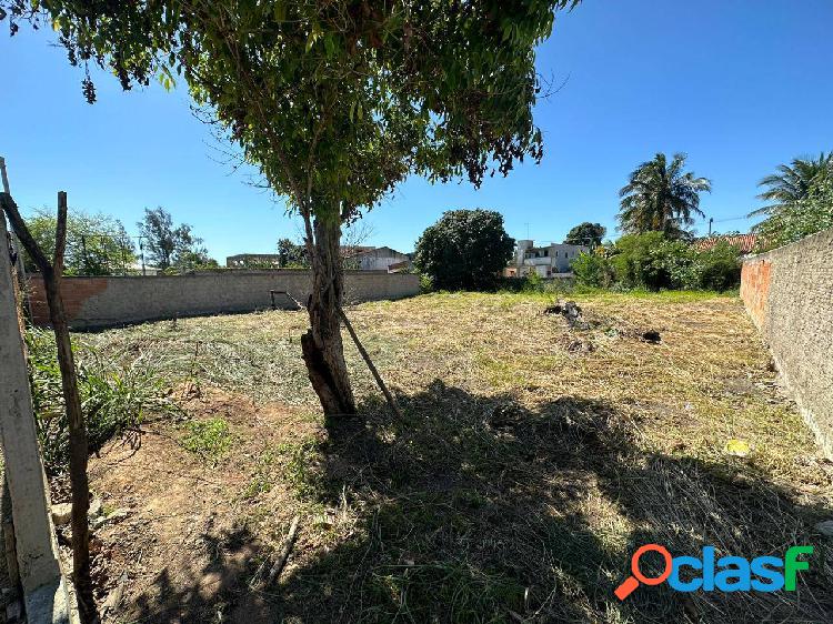 Terreno plano e murado em Pontes dos Leites, próximo do