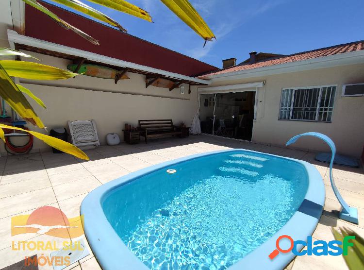 Casa com piscina para até 8 ocupantes a 500 metros da praia