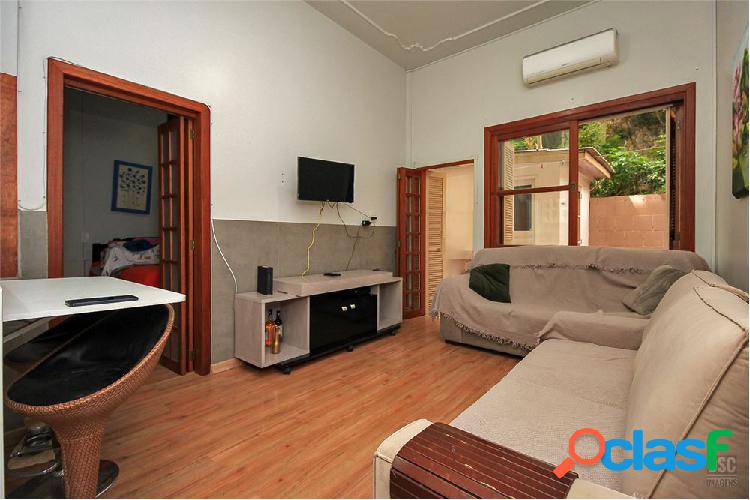 Apartamento com 2 quartos, 40m², à venda em Porto Alegre,