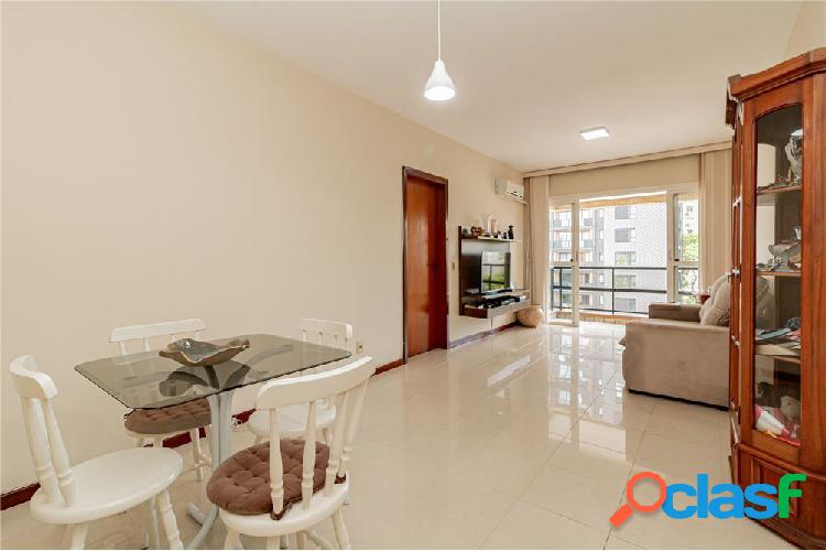 Apartamento com 3 quartos, 103m², à venda em Porto Alegre,