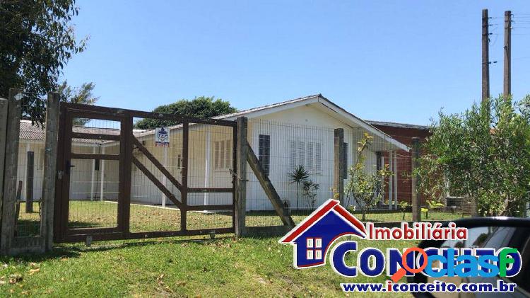 C11 - Excelente residência com 4 dormitórios a 450 metros
