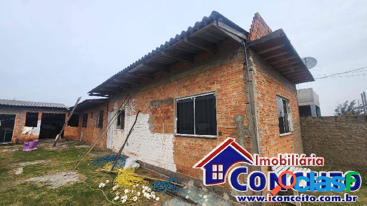 C159 - Residência com 3 dormitórios localizada no