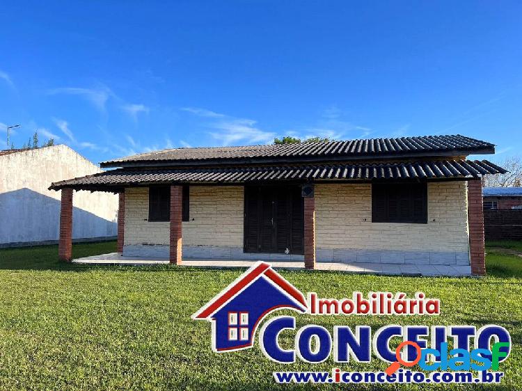 C193 - Residência com 3 dormitórios localizada no