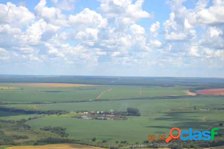 Fazenda à venda Cristalina Goiás 2.220ha