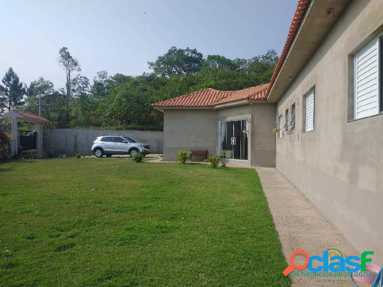 Linda casa térrea nova com terreno grande, plano, murado