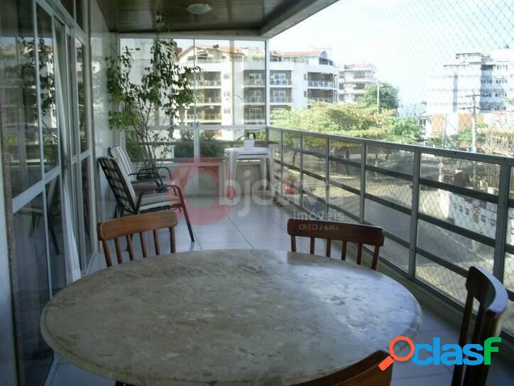 Apartamento com 3 dormitórios à venda, 210 m² por R$