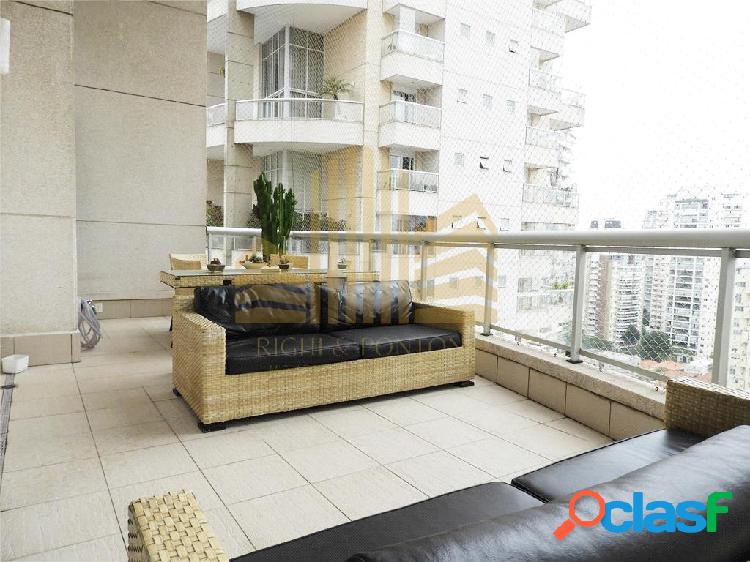 Apartamento com pé direito duplo, com linda vista,