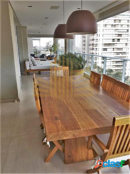 Apartamento em andar alto, localizado no Campo Belo.