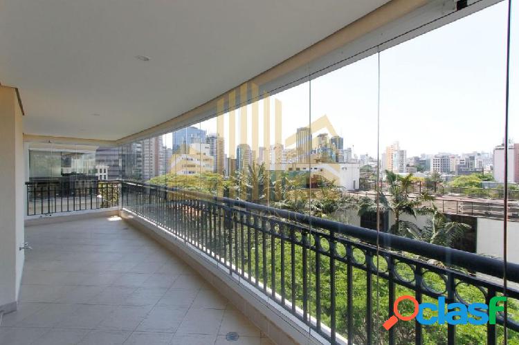 Apartamento espaçoso e iluminado, localizada na Vila Nova