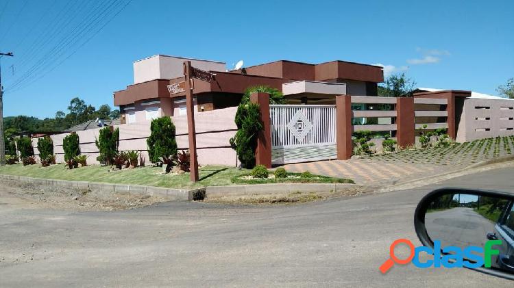 Casa com 2 dormitórios à venda, 154 m² por R$ 900.000 -