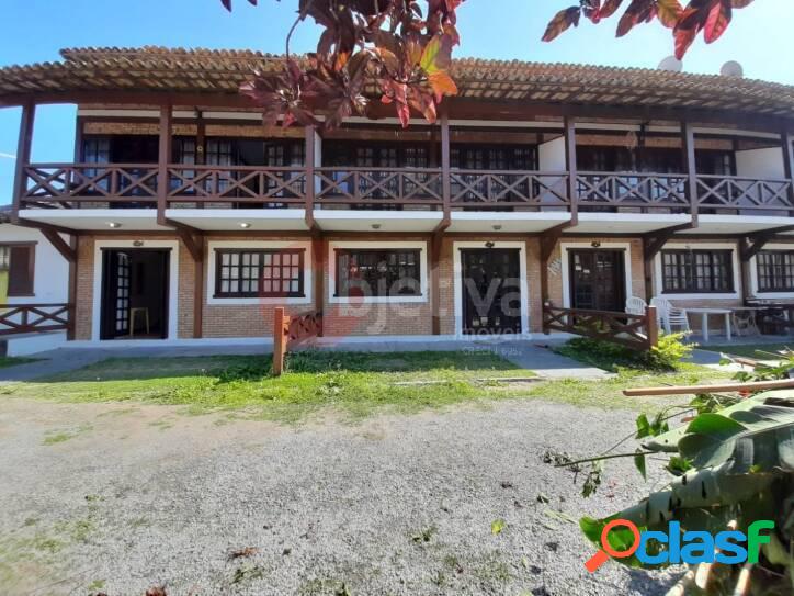 Casa com 3 dormitórios à venda, 105 m² por R$ 350.000,00