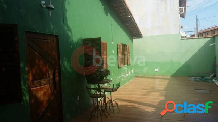 Casa com 3 dormitórios à venda, 202 m² por R$ 420.000,00