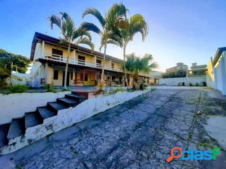 Casa com 3 dormitórios à venda, 360 m² por R$ 585.000,00