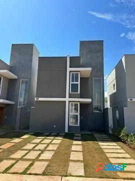 Casa de condomínio com 3 quartos, 160m², à venda em