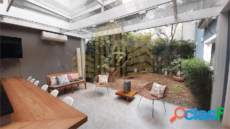 Casa de condomínio com 4 quartos, 405m², à venda em São
