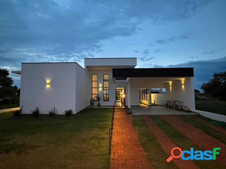 Casa térrea no Village Manacá, em Cesário Lange/SP