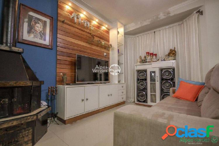 Vende-se linda casa geminada de 3 andares em Gramado · Mato