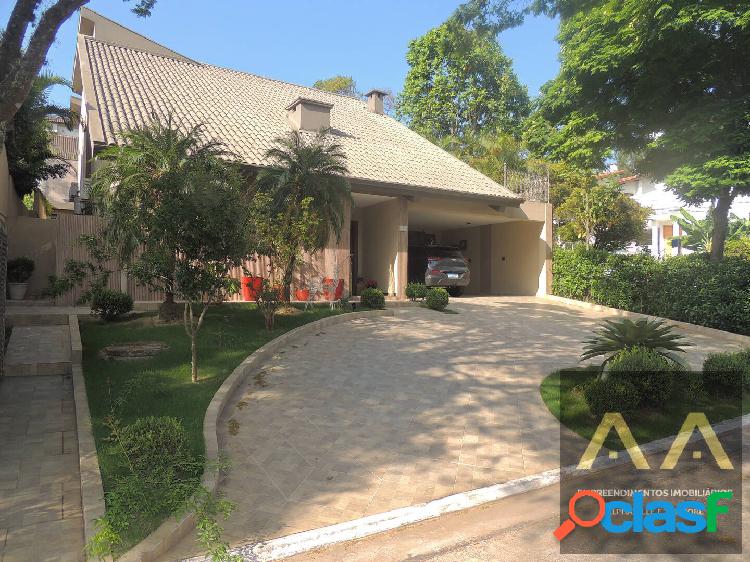 CASA RECÉM REFORMADA - VENDA E LOCAÇÃO COM 5 SUITES NO