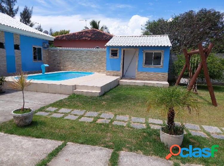 Linda casa com 2 quartos, piscina e energia solar -