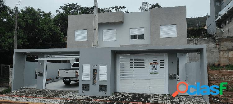 VENDE-SE SOBRADO