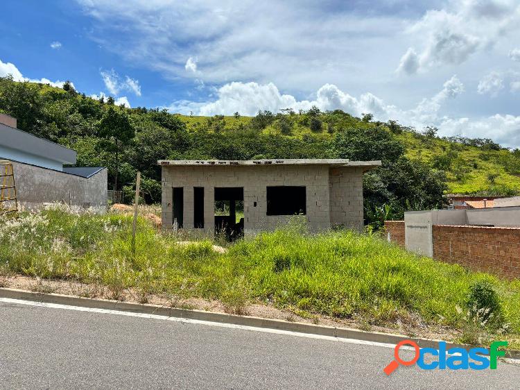 Vende-se casa de tres dormitorios em fase de construção no