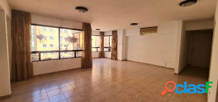 Amplio Apartamento en Venta, Zafiro Palace Urbanización El