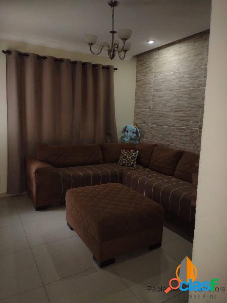 CASA COM 3 QUARTOS, GARAGEM E QUINTAL