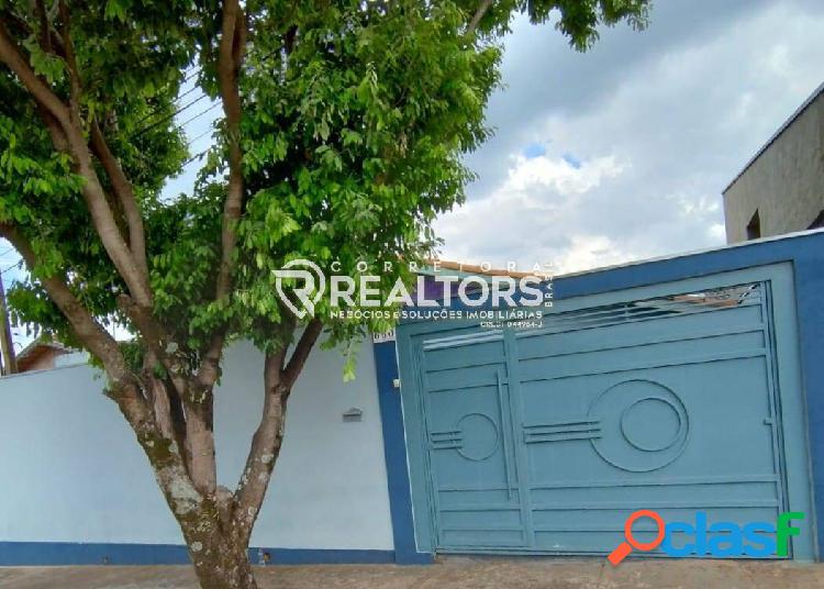 Casa a venda 4 dormitórios no Jardim Peabiru em Botucatu-SP