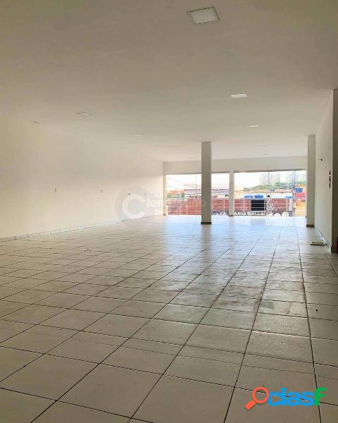 Ponto Comercial em frente ao Vila Romana de Dois Pisos/ Para