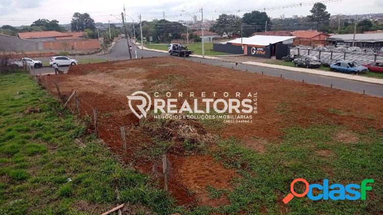 Terreno esquina - AV das Primaveras em Botucatu-SP Entrada