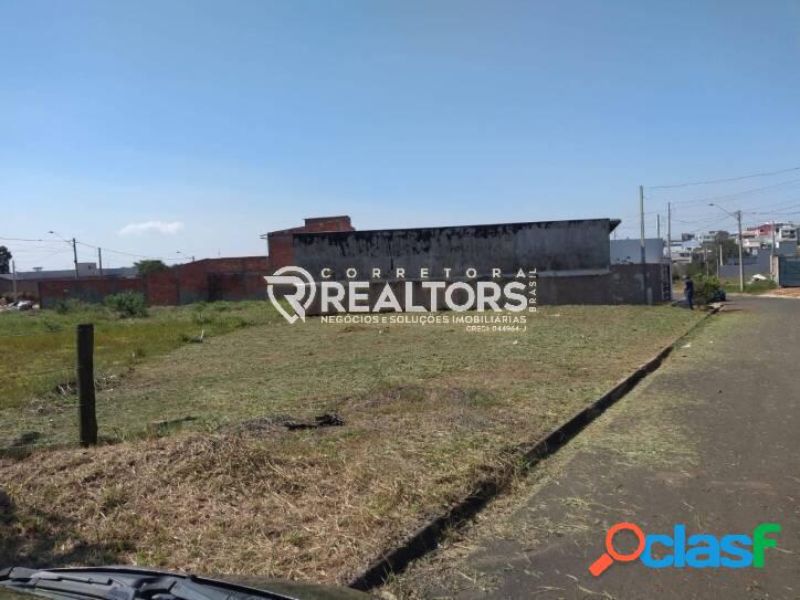 Terreno plano, de esquina á venda no Residencial Lívia em