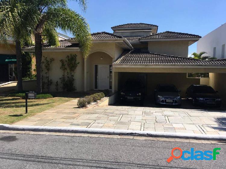 Vende lindíssima casa em Condomínio fechado no Melville