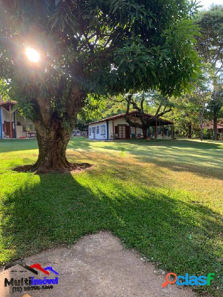 Bela chácara à venda em condomínio em Boituva.