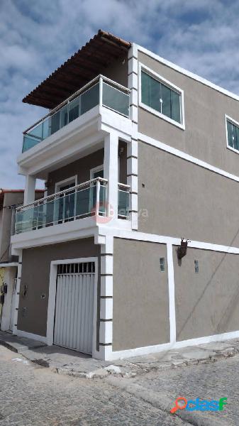 Casa triplex independente a venda no bairro Peró em Cabo