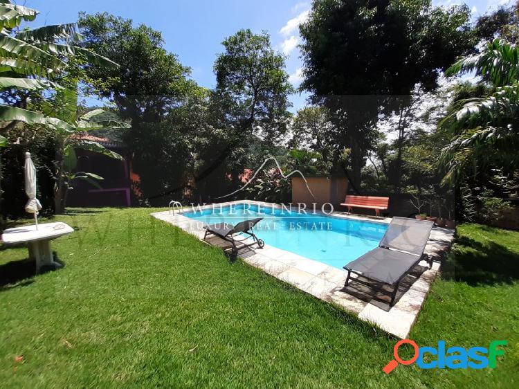 Linda casa com piscina para alugar no bairro de Laranjeiras,