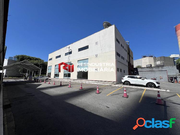 Prédio Comercial com 600 m² Locação em Alphaville,