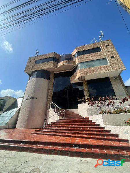 Se Alquila Oficina 46m2 en C.E. Talislandia