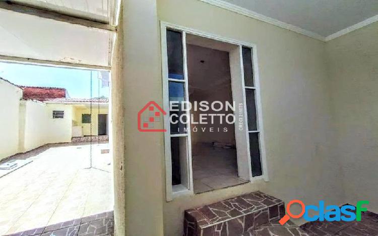 Encantadora casa a venda com edícula e quintal amplo no