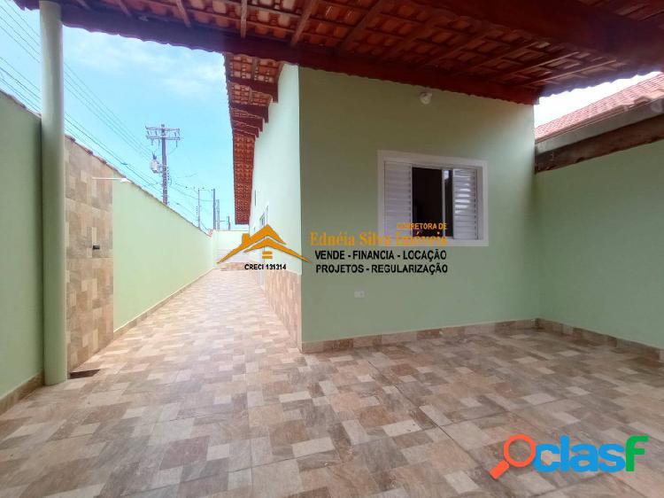 CASA COM PISCINA E CHURRASQUEIRA