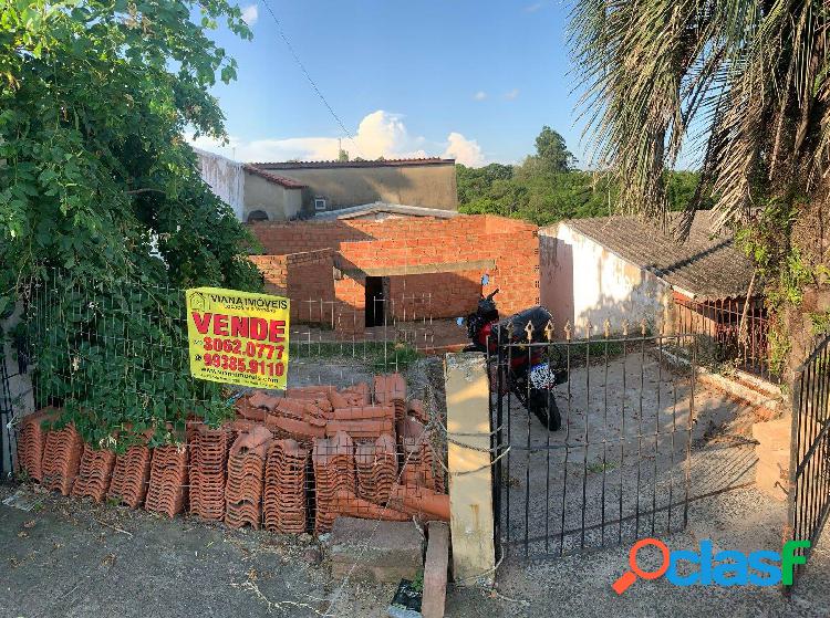 CASA COM PISCINA NA SNTA CECÍLIA