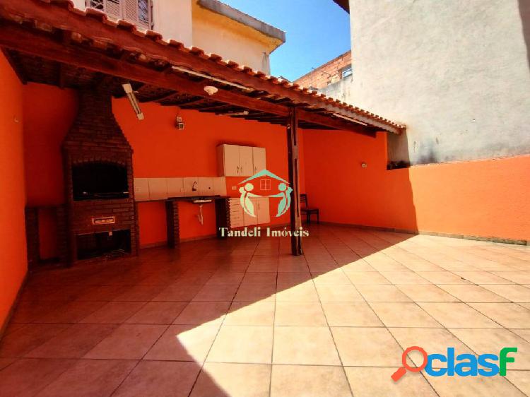 Sobrado à venda com 140m², 3 dormitórios e 2 vagas (Vila