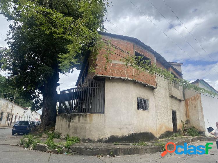 560 M2 Venta de Casa Comercial de 3 Niveles Av Urdaneta San