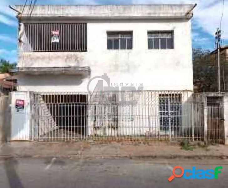 Apartamento à Venda com 3 quartos e 1 banheiro por R$