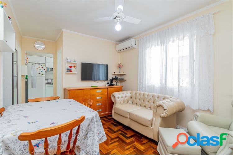 Apartamento com 2 quartos, 41m², à venda em Porto Alegre,