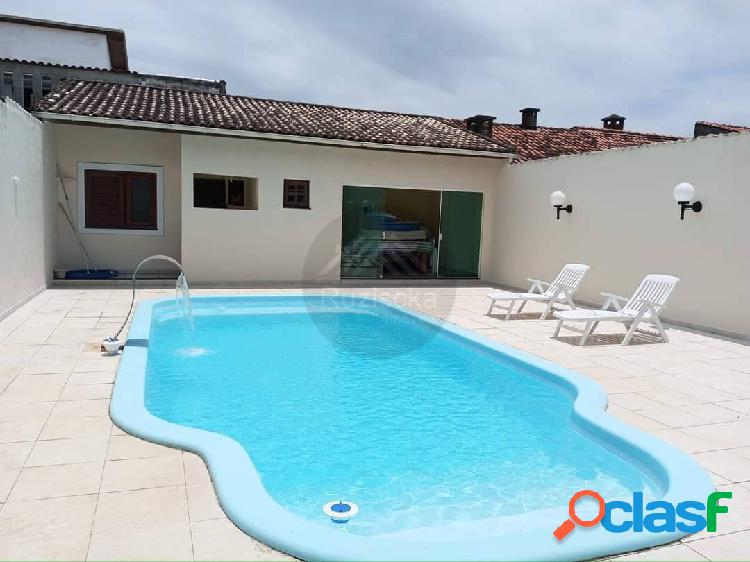 CASA COM 05 DORMITÓRIOS E PISCINA Á VENDA EM ITANHAÉM-