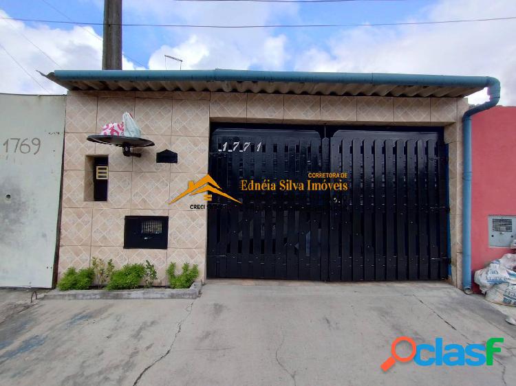 CASA COM PISCINA EM MONGAGUÁ
