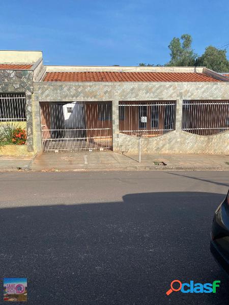 Casa com 2 quartos, 165m², à venda