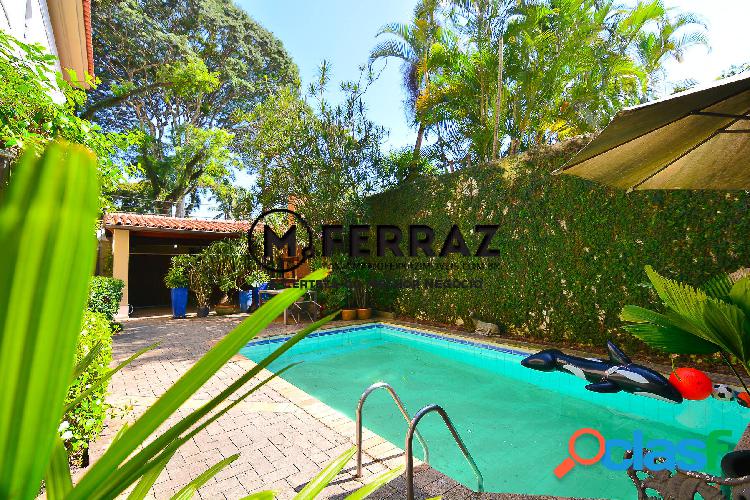 Casa com piscina em uma das melhores ruas da Vila Nova